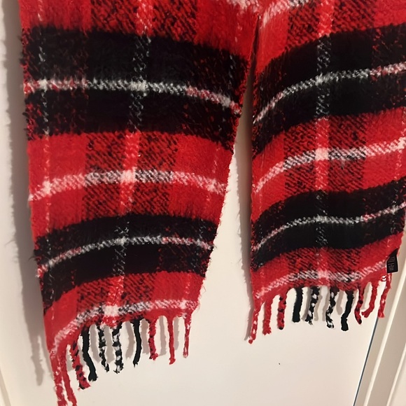 Victoria’s Secret Scarf 🧣 - Picture 5 of 9